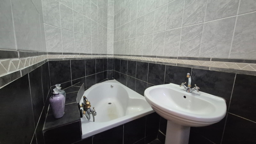 4 Bedroom Property for Sale in Worcester Western Cape